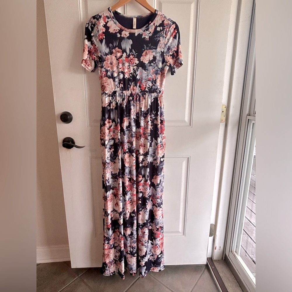 Flowered maxi dress with pockets